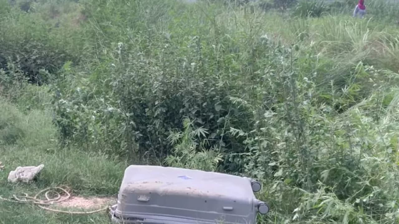 महिला की हत्या कर शव को सूटकेस में बंद कर फेंका महिला की हत्या कर शव को सूटकेस में बंद कर फेंका