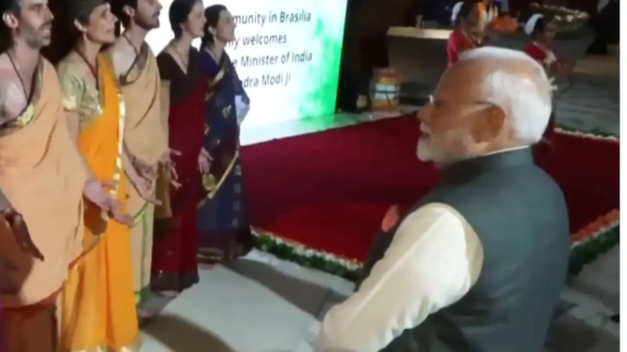 ब्रासीलिया में प्रधानमंत्री मोदी का गर्मजोशी से स्वागत