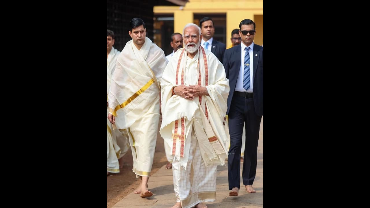 PM Modi with SPG PM Modi with SPG
