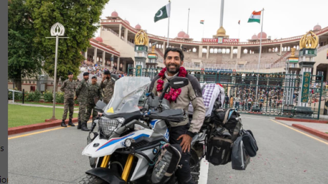 Pakistani Vlogger Abrar Hassan Pakistani Vlogger Abrar Hassan