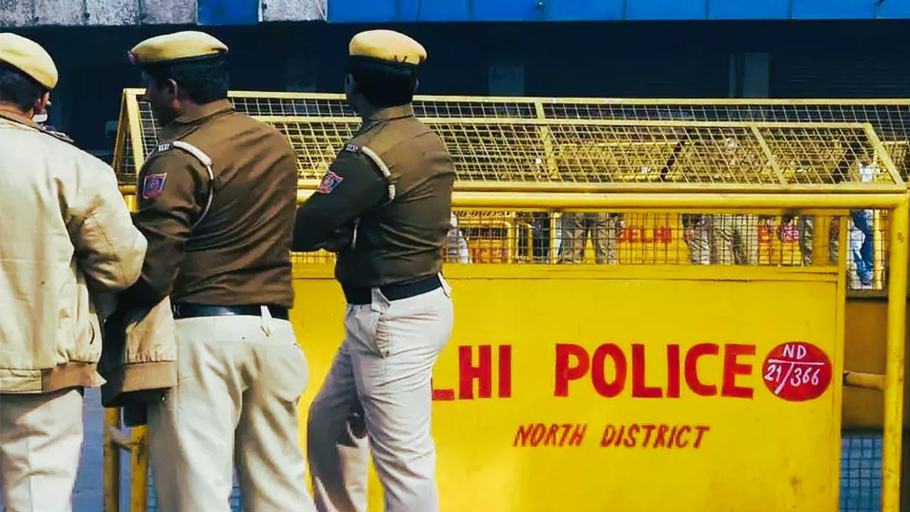  4 policemen arrested for robbery in Delhi