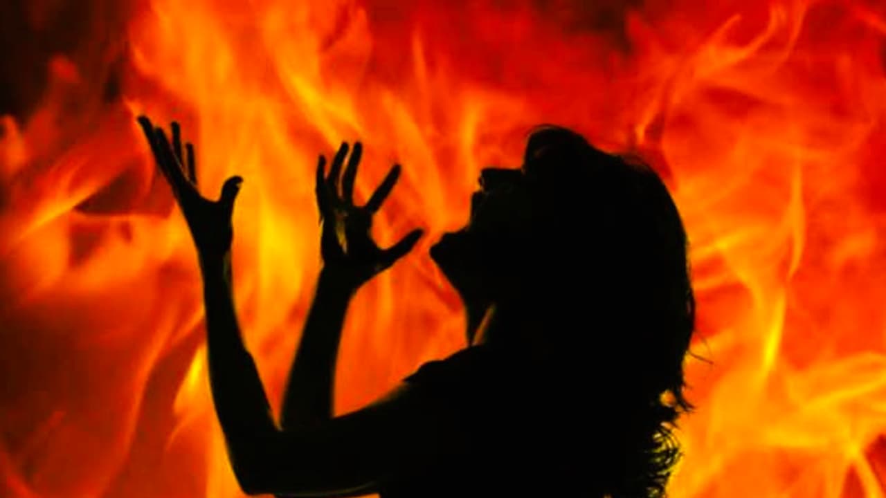 Girlfriend also commits suicide after boyfriend shoots Girlfriend also commits suicide after boyfriend shoots