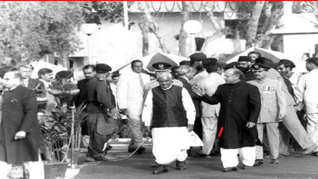 viral pic vajpayee nawaz1 viral pic vajpayee nawaz1