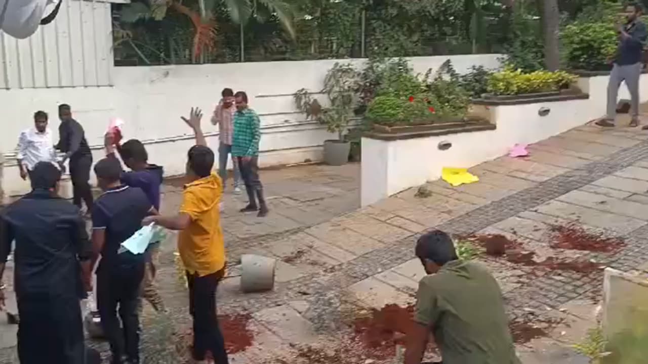 Allu Arjun house attacked