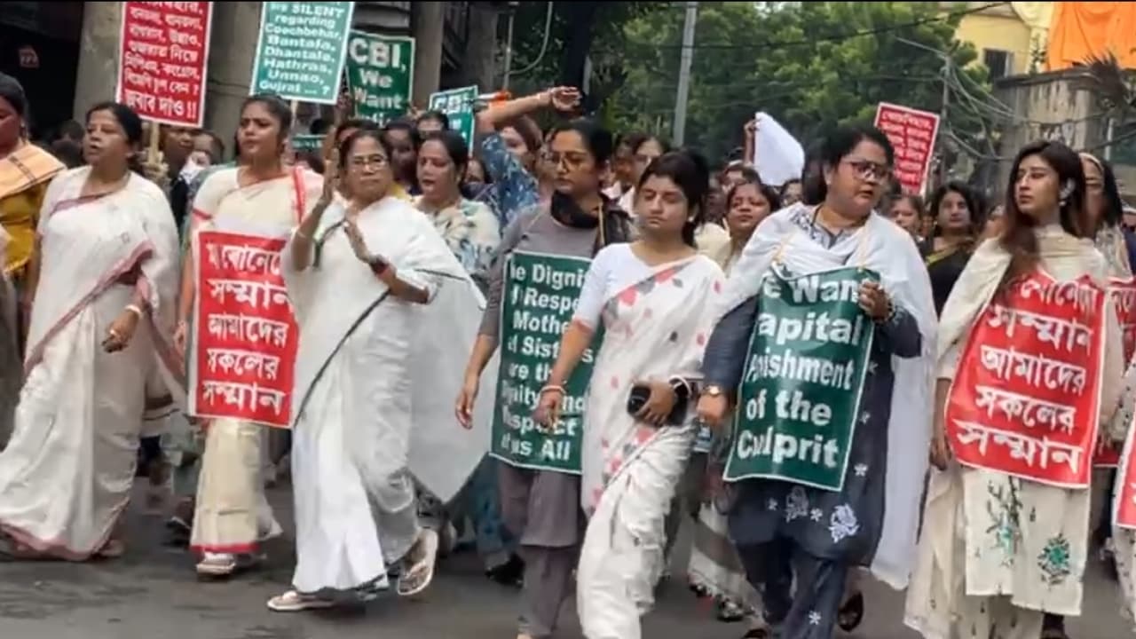 Mamata Banerjees protest against the murder and rape of a student at RG Kar Hospital bsm Mamata Banerjees protest against the murder and rape of a student at RG Kar Hospital bsm
