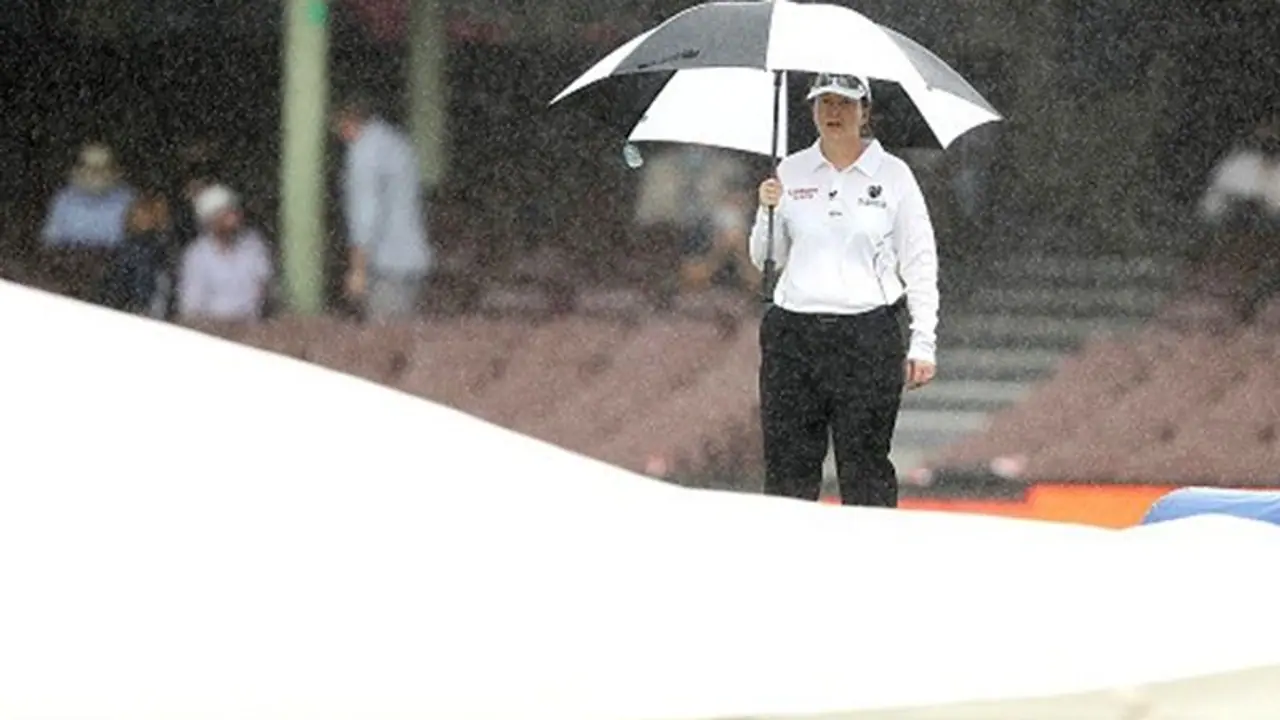 India v Australia, Claire Polosak becomes first female match official in Sydney Test match spb India v Australia, Claire Polosak becomes first female match official in Sydney Test match spb