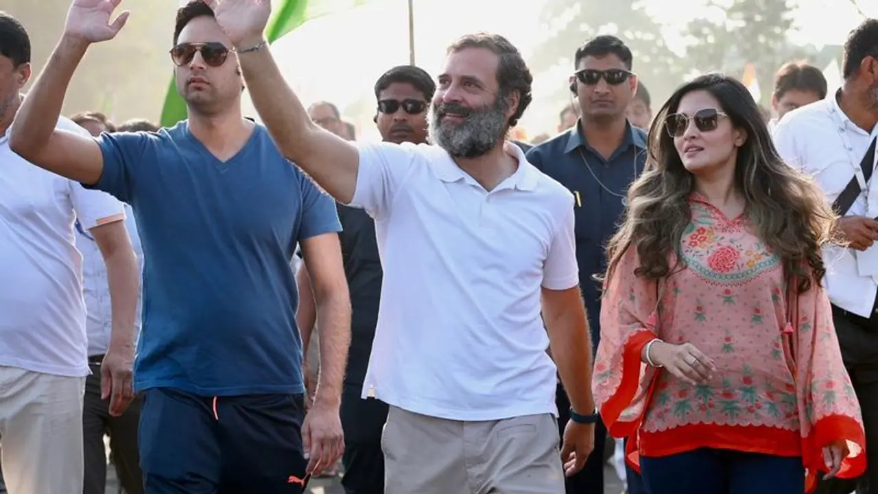 After Pooja Bhatt, Riya Sen takes part in Bharat Jodo Yatra After Pooja Bhatt, Riya Sen takes part in Bharat Jodo Yatra