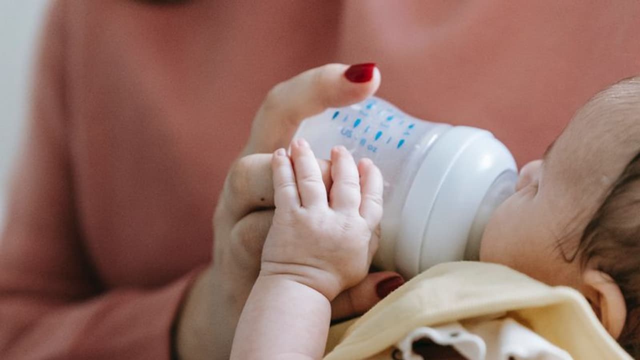 baby feeding solid food baby feeding solid food
