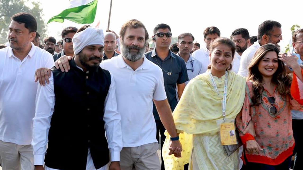 After Pooja Bhatt, Riya Sen takes part in Bharat Jodo Yatra After Pooja Bhatt, Riya Sen takes part in Bharat Jodo Yatra