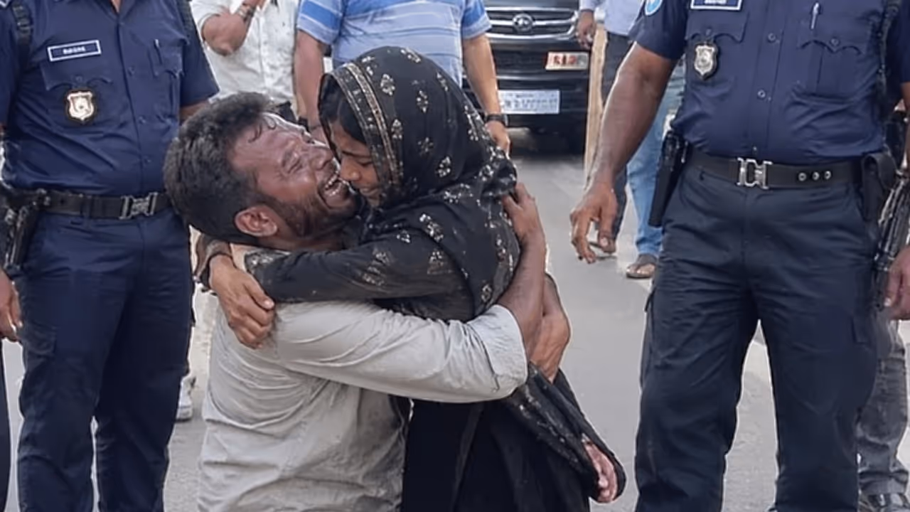 Wife Missing For Three Months Found Near Khulna, Husband's Emotional Reunion With Her Goes Viral Wife Missing For Three Months Found Near Khulna, Husband's Emotional Reunion With Her Goes Viral