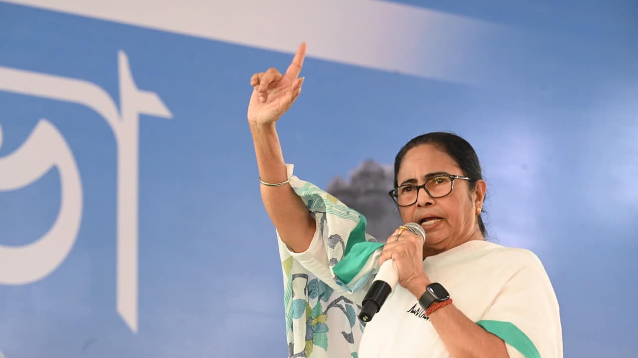 Mamata Banerjee targeted the BJP over the Sandeshkhali issue in the Lok Sabha election campaign bsm Mamata Banerjee targeted the BJP over the Sandeshkhali issue in the Lok Sabha election campaign bsm
