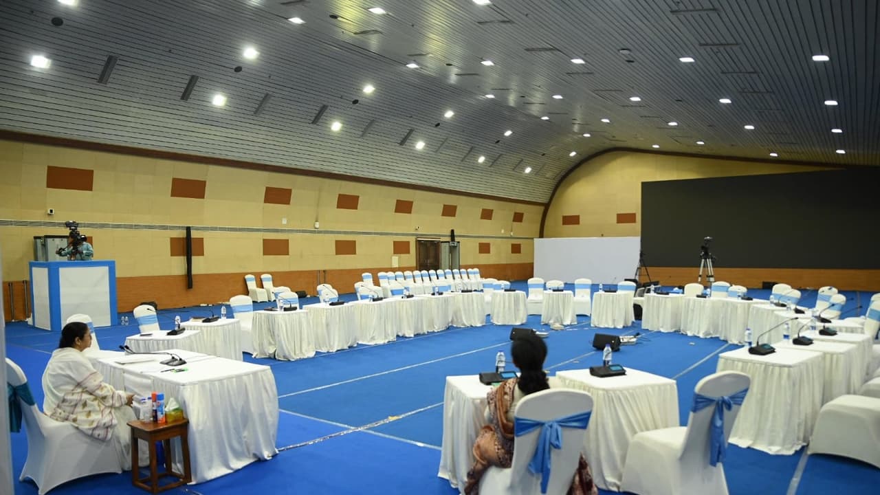 Rg kar protest Rg kar protest junior doctors sitting next to nabanna auditorium Mamata Banerjee press meet bsm Rg kar protest Rg kar protest junior doctors sitting next to nabanna auditorium Mamata Banerjee press meet bsm