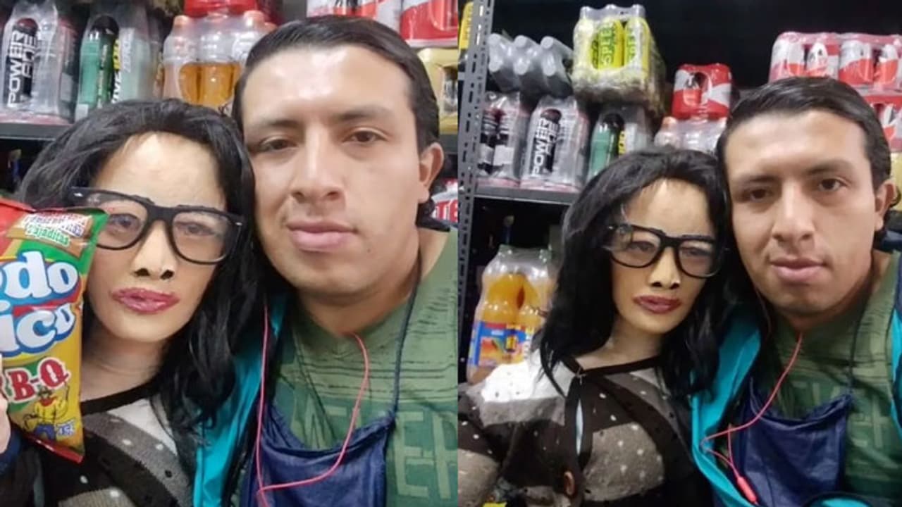 Colombian man married doll Colombian man married doll