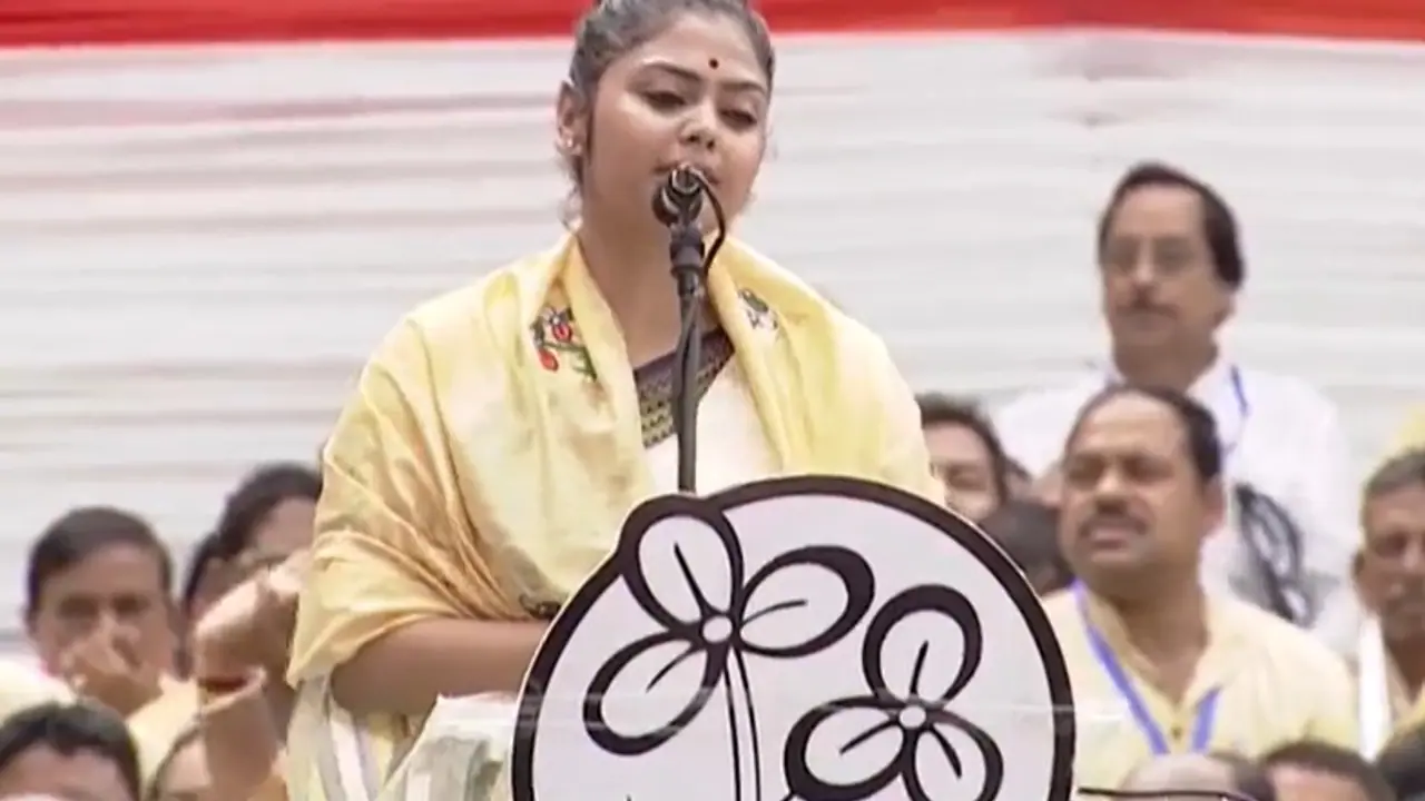 সায়নী ঘোষ