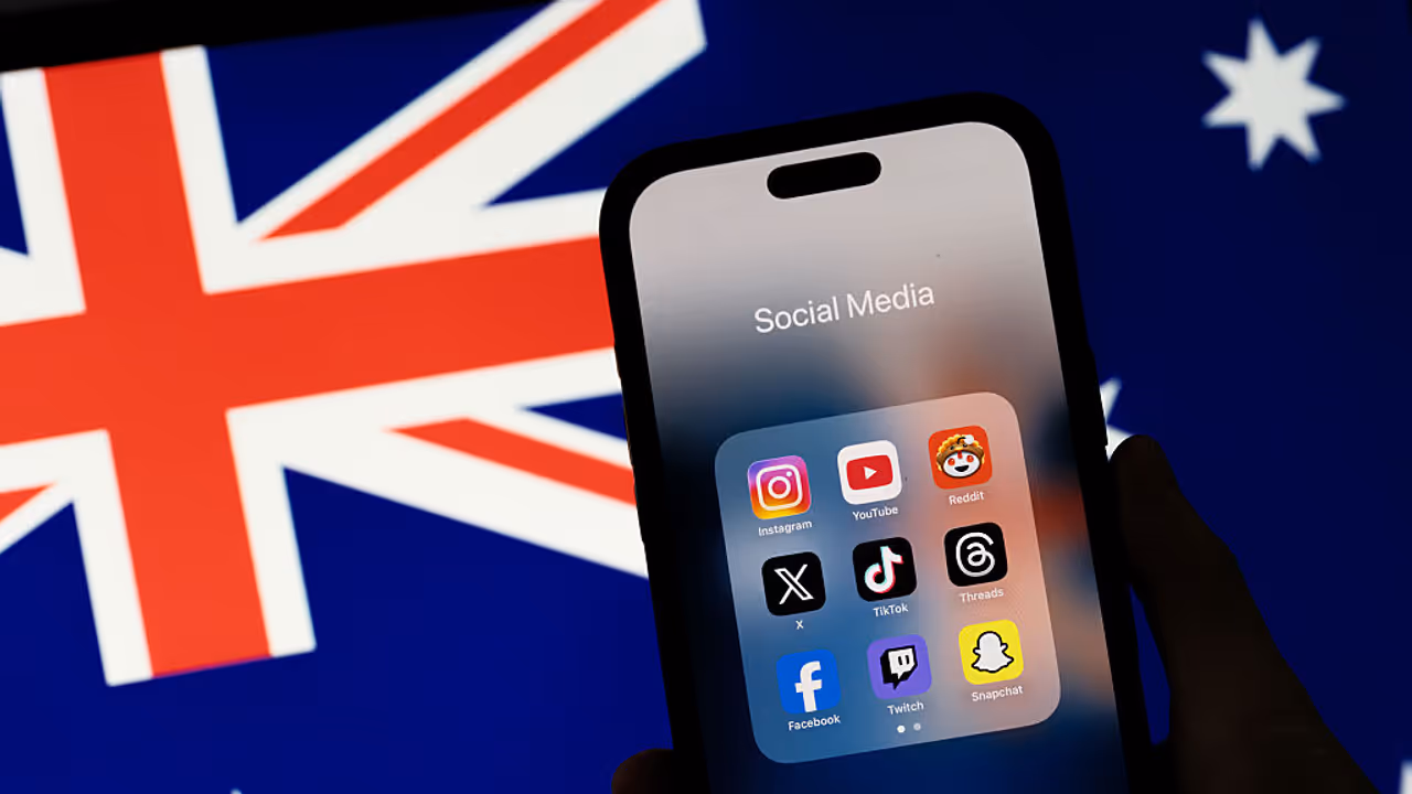 Australia bans under 16s from social media in world first crackdown Australia bans under 16s from social media in world first crackdown