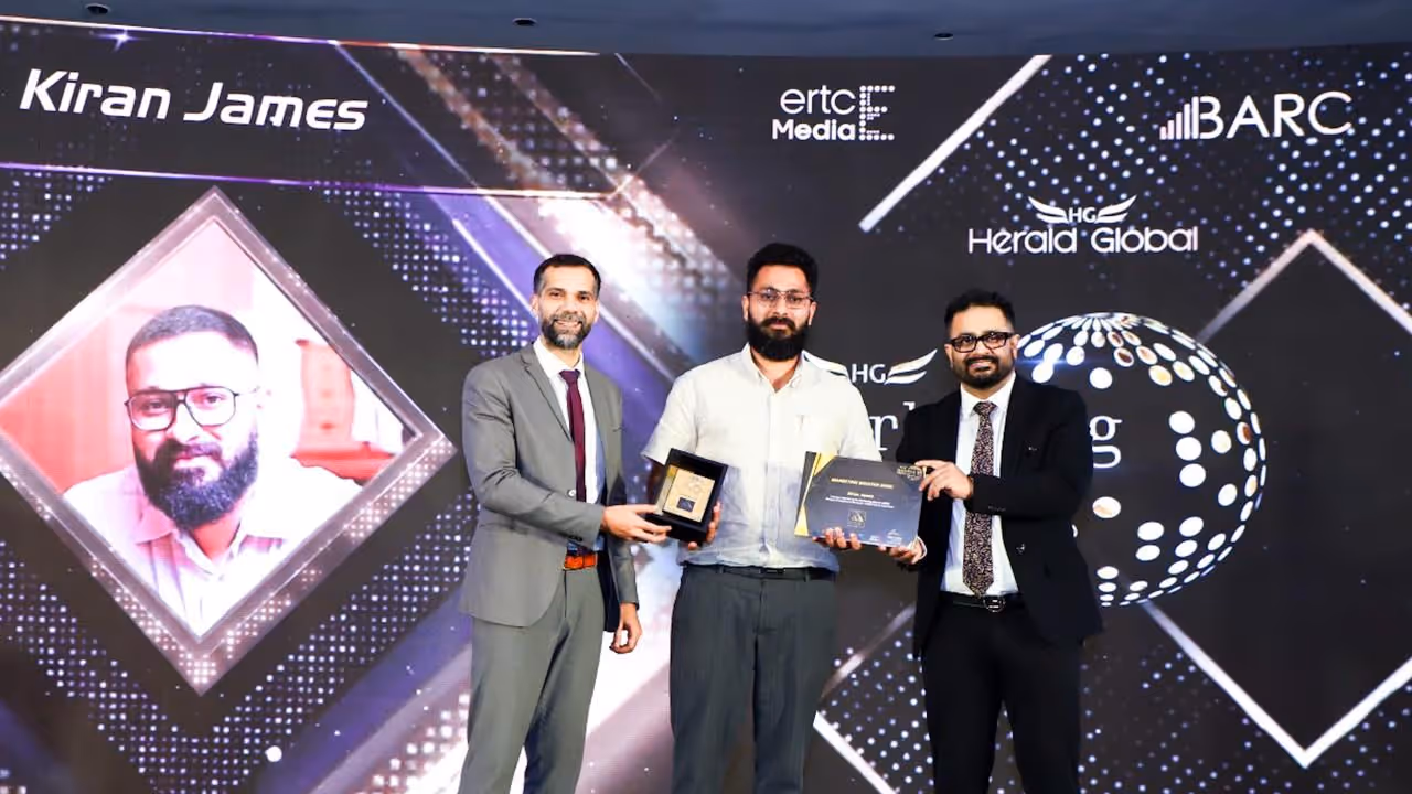 Kiran James Global Marketing Head of Muthoottu Mini Financiers Wins Marketing Meister Award at BARC Asia Awards Kiran James Global Marketing Head of Muthoottu Mini Financiers Wins Marketing Meister Award at BARC Asia Awards