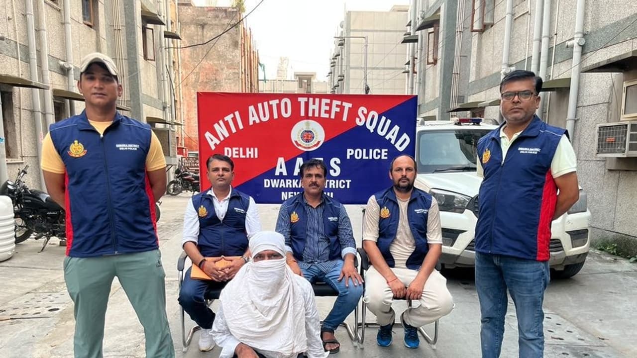Delhi Plots Fraud Ranhola Police Arrest Absconding Property Dealer Brahm Swaroop Bhardwaj in Rs 1 75 Crore Pension Scam Delhi Plots Fraud Ranhola Police Arrest Absconding Property Dealer Brahm Swaroop Bhardwaj in Rs 1 75 Crore Pension Scam
