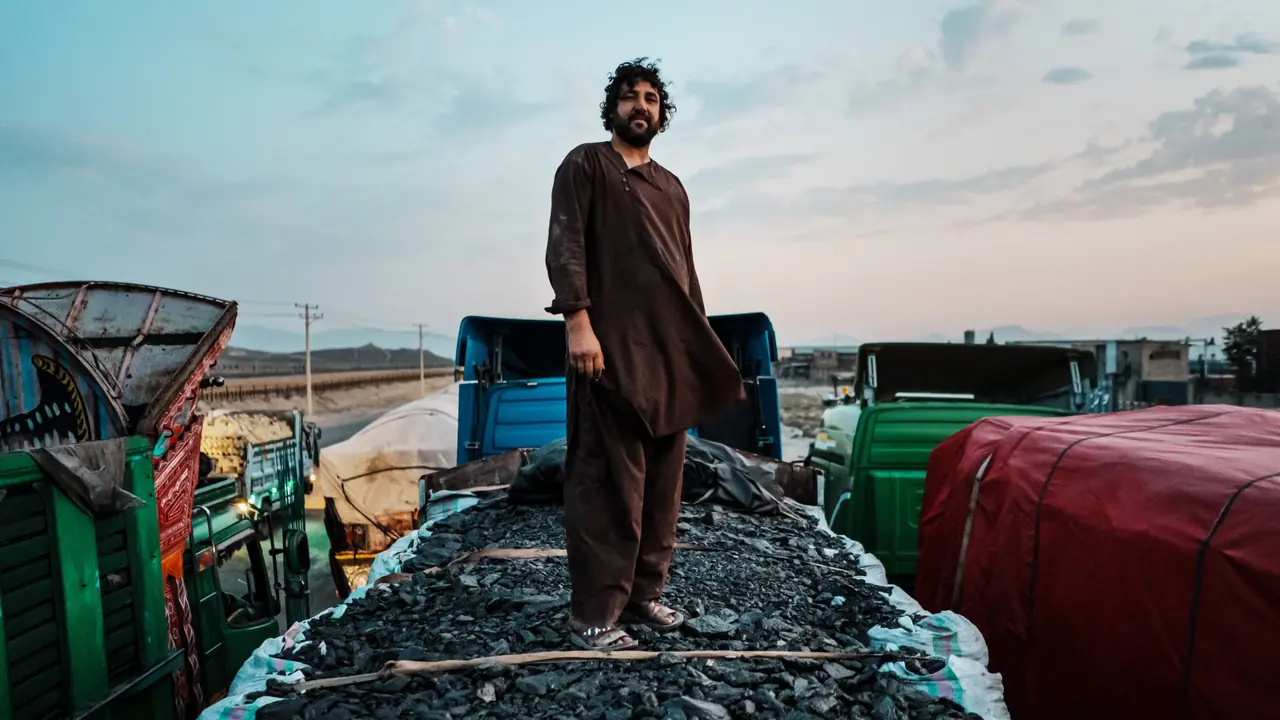 Kabul Faces Rising Firewood and Coal Prices (Representation Photo) Kabul Faces Rising Firewood and Coal Prices (Representation Photo)