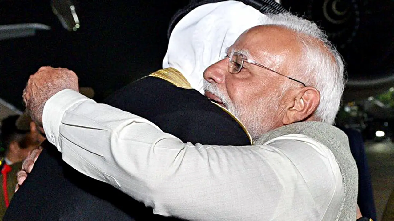 pm modi met qatar amir