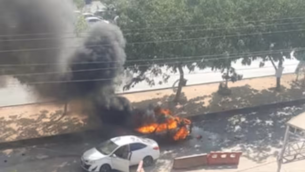 Major Car Bomb Blast Outside Islamabad Court 