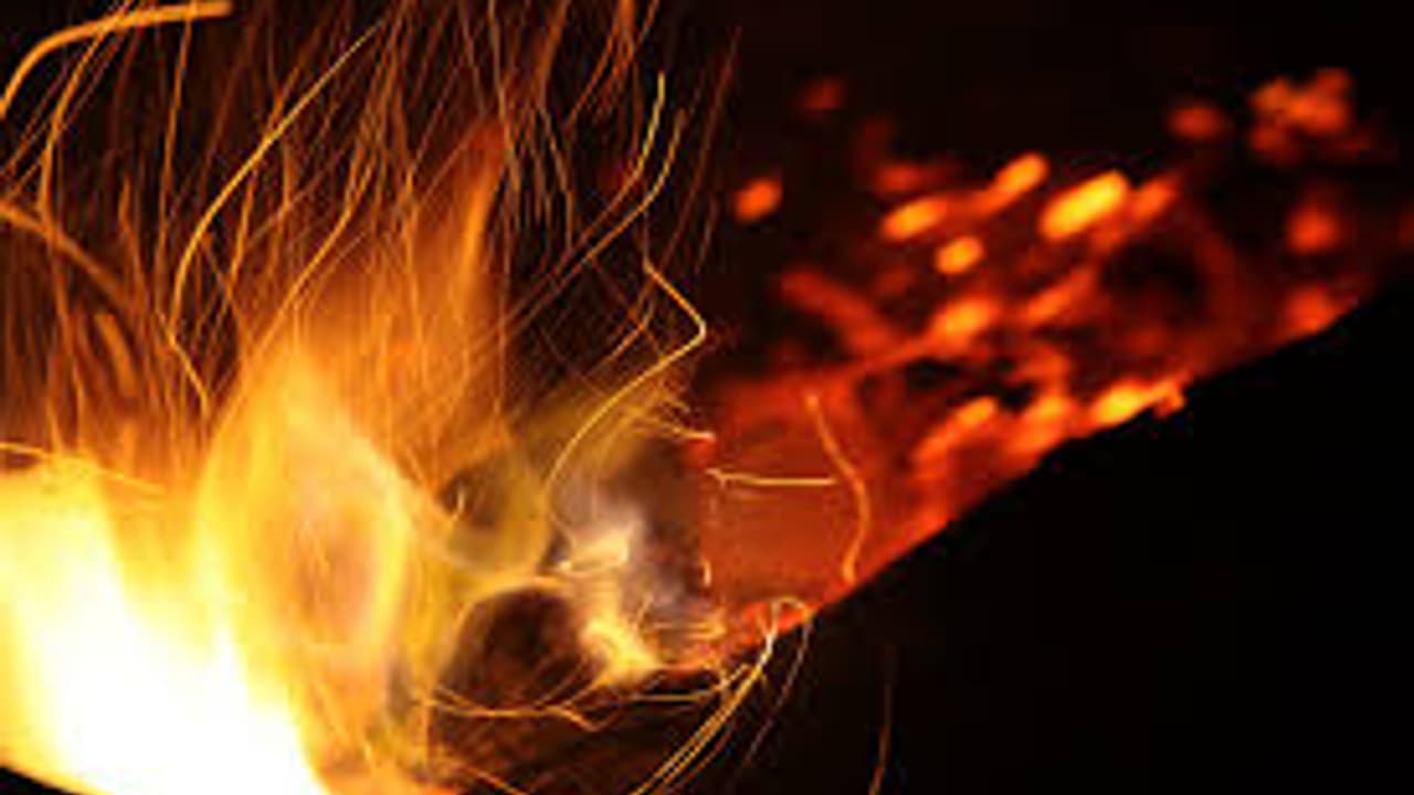 fire brokes out fire brokes out