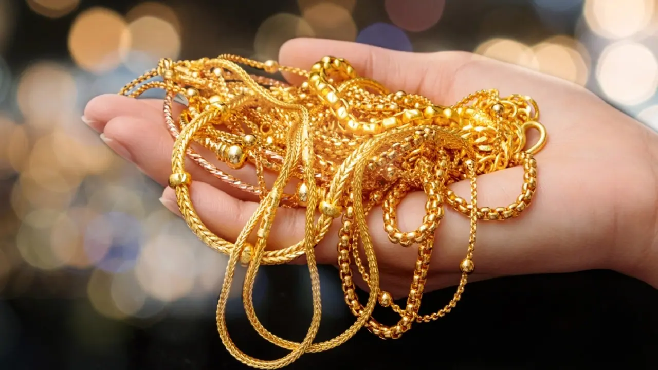 *ஏழை, நடுத்தர மக்களின் தலையில் இடியை இறக்கிய ரிசர்வ் வங்கி! இனி நகைக்கடன் பெற முடியாதா?* https://tamil.asianetnews.com/gallery/tamilnadu/poor and middle class people cannot get gold loans ramadoss tvk 1iausut?utm_source=whatsapp&utm_medium=channel&utm_campaign=Daily