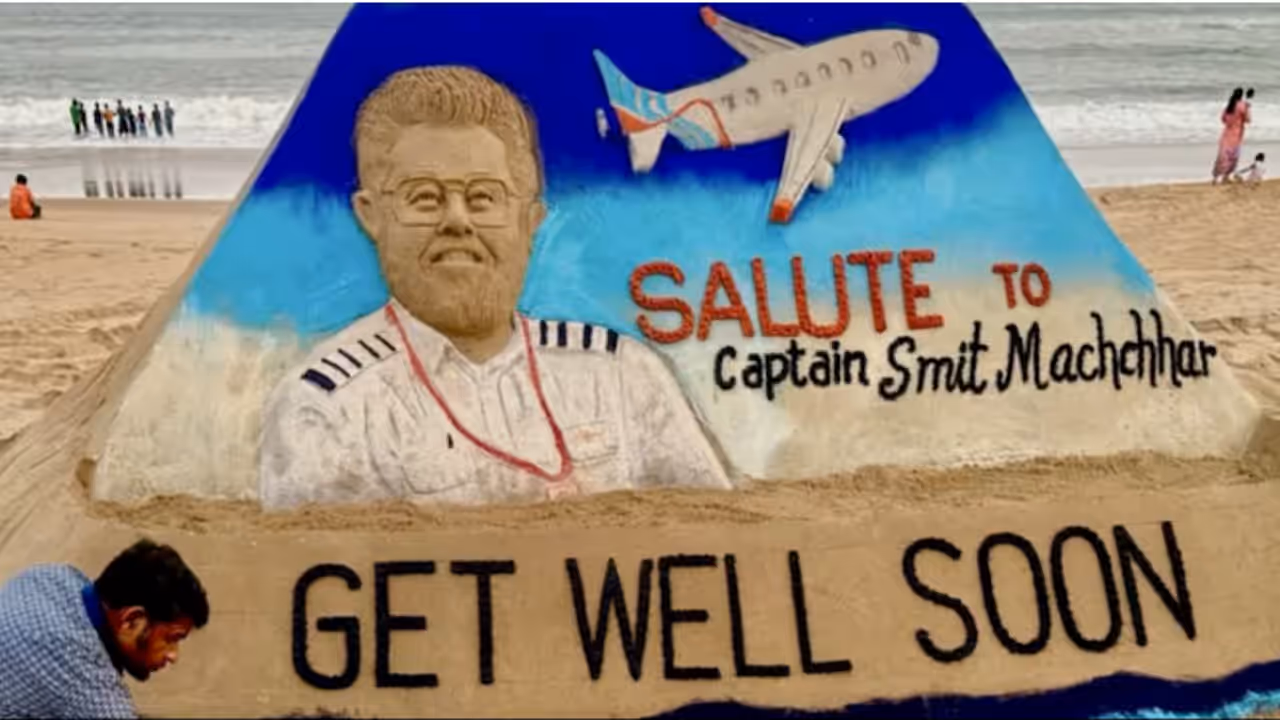 Sudarsan Pattnaik’s Sand Art Honours Brave Flydubai Pilot Sudarsan Pattnaik’s Sand Art Honours Brave Flydubai Pilot