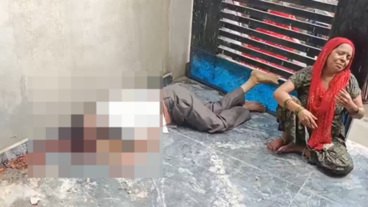 UP Crime Shahjahanpur Raid Tragedy Wife Accuses 6 Policemen of Murdering Bullion Trader and Looting Jewelry UP Crime Shahjahanpur Raid Tragedy Wife Accuses 6 Policemen of Murdering Bullion Trader and Looting Jewelry