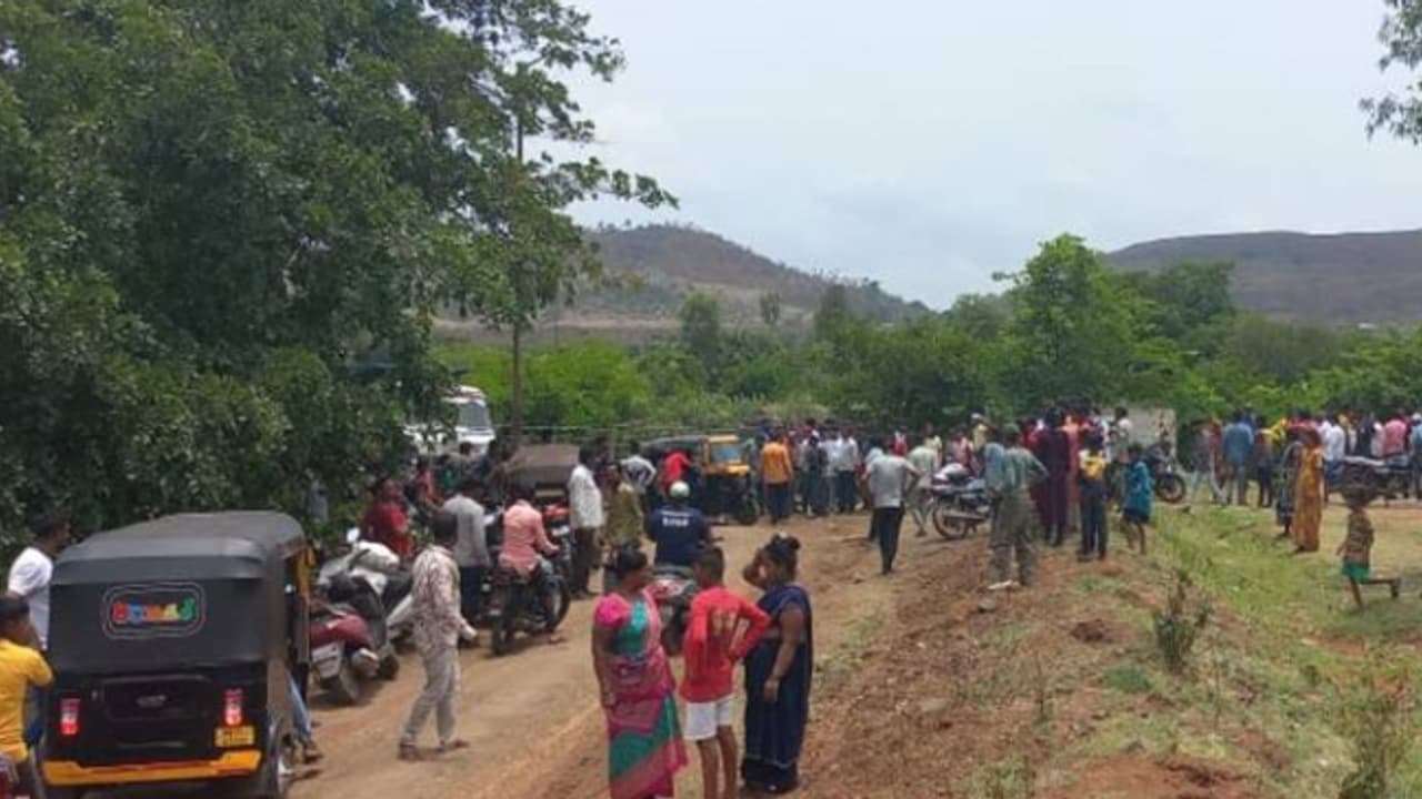 nashik two 13 year old girls died