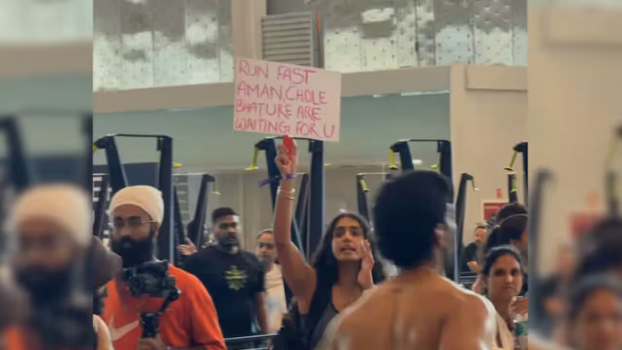 Woman’s Hilarious HYROX Delhi Placard Goes Viral Woman’s Hilarious HYROX Delhi Placard Goes Viral