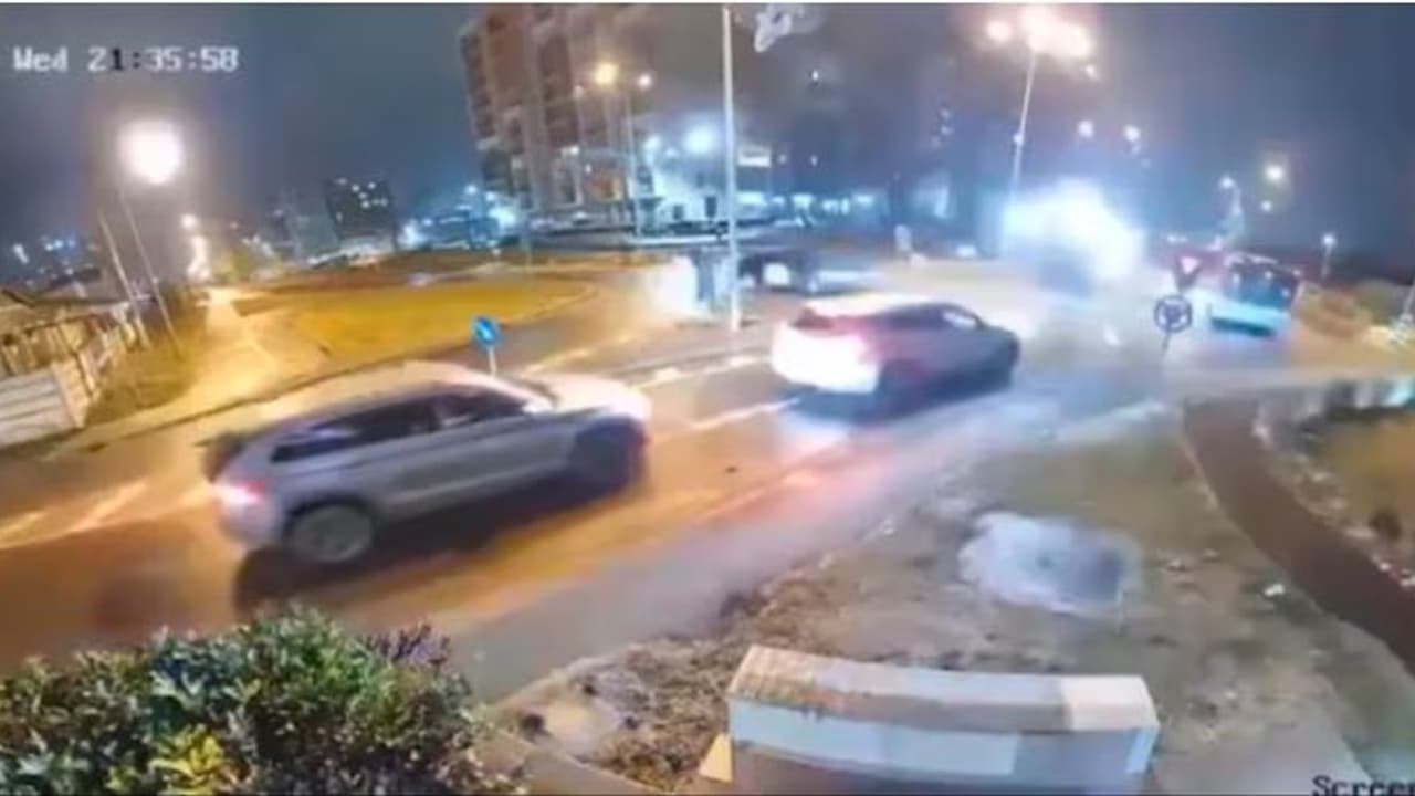 Romanian Mercedes dramatic crash