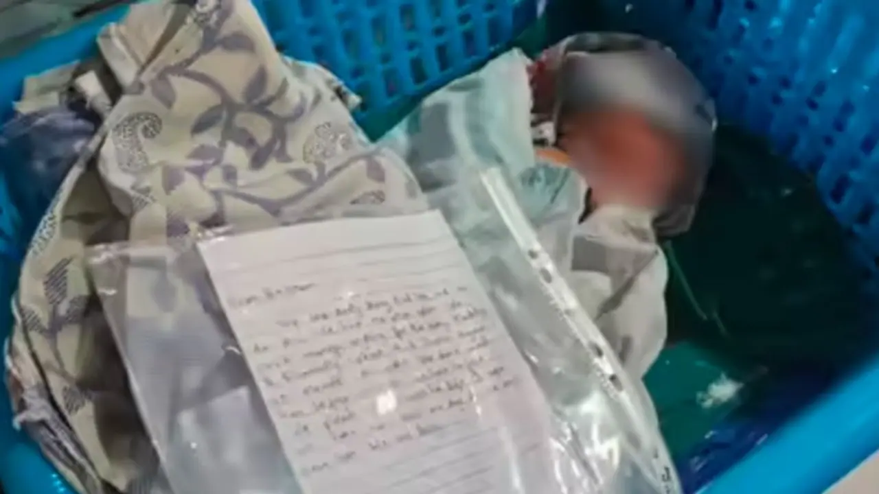 Couple Leaves Newborn with Emotional Note Couple Leaves Newborn with Emotional Note