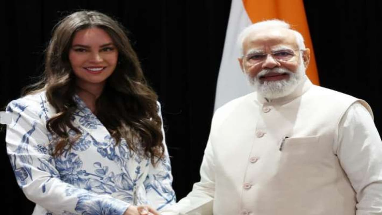 sara todd meets pm modi sara todd meets pm modi