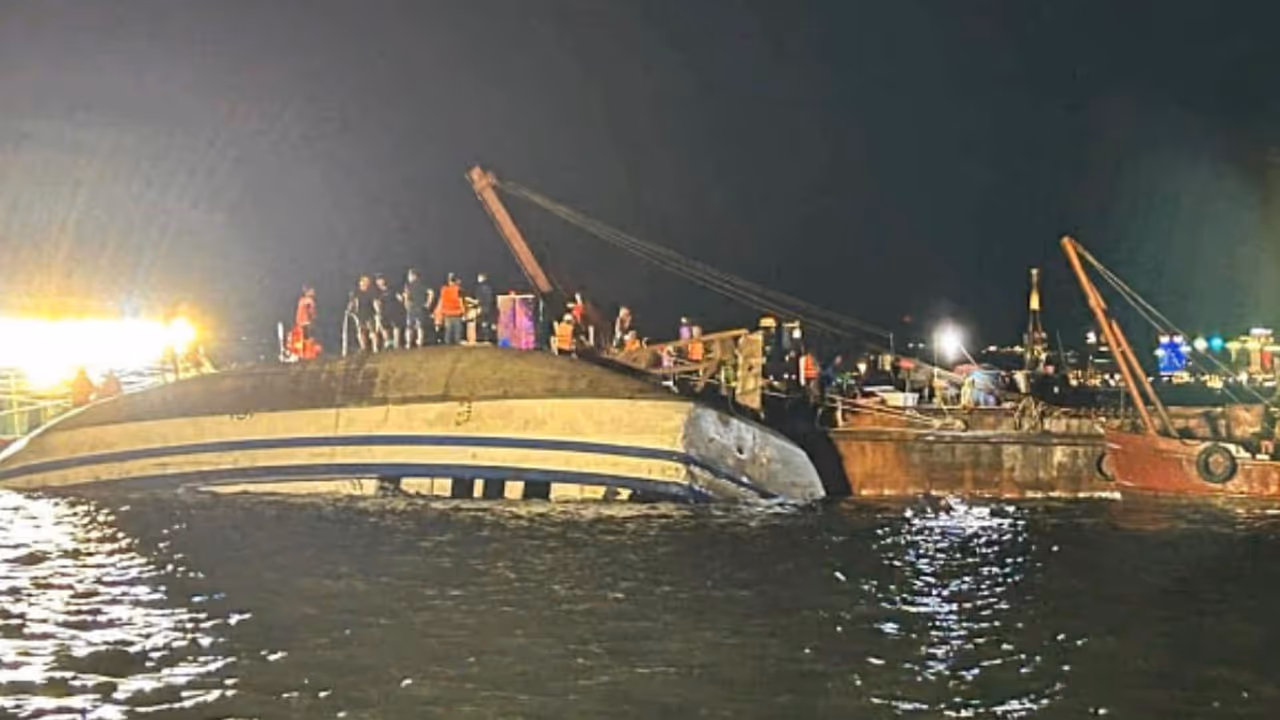 boat capsize boat capsize