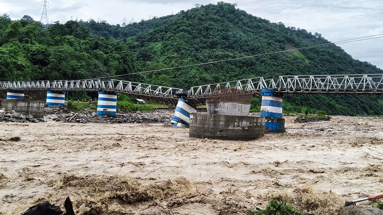 Dudhia iron bridge collapsed due to heavy rain in Darjeeling