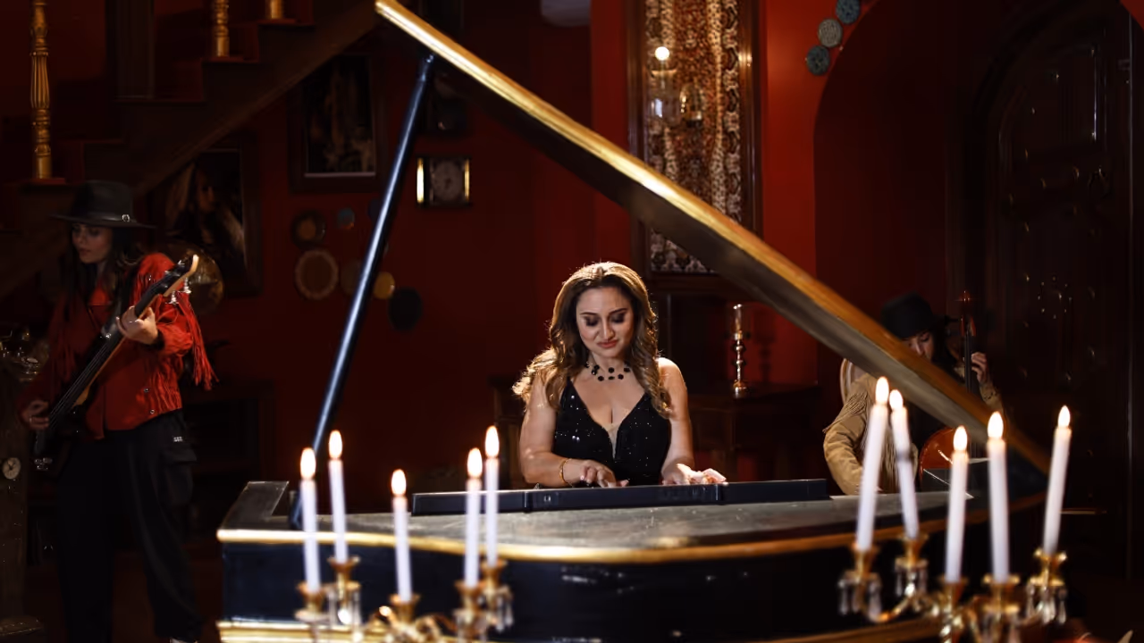 Biba Singh Drops ‘Besame Bollywood’ With Latin–Desi Energy Biba Singh Drops ‘Besame Bollywood’ With Latin–Desi Energy