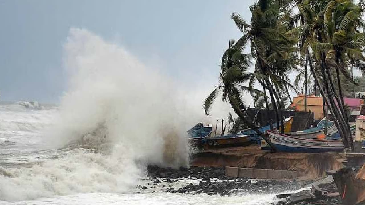 These are the severe cyclones that hit Andhra Pradesh causing havoc with rain These are the severe cyclones that hit Andhra Pradesh causing havoc with rain