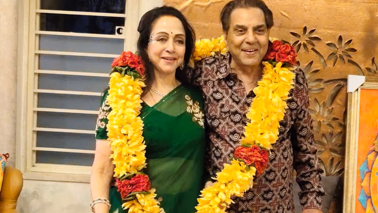 Hema Malini Was Absent From Dharmendras Prayer Meet