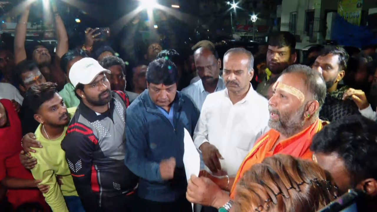 Police deployed outside JJ Nagar police station after stone pelting incident Police deployed outside JJ Nagar police station after stone pelting incident