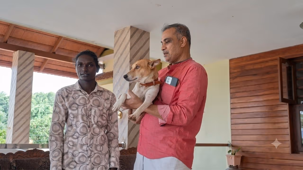 Puttur owner rewards worker for returning missing Indie dog Chinnu Puttur owner rewards worker for returning missing Indie dog Chinnu