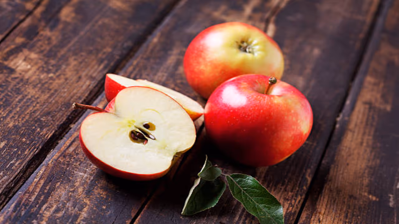 Boiled Apple vs Raw Apple Which One is Healthier for You Boiled Apple vs Raw Apple Which One is Healthier for You