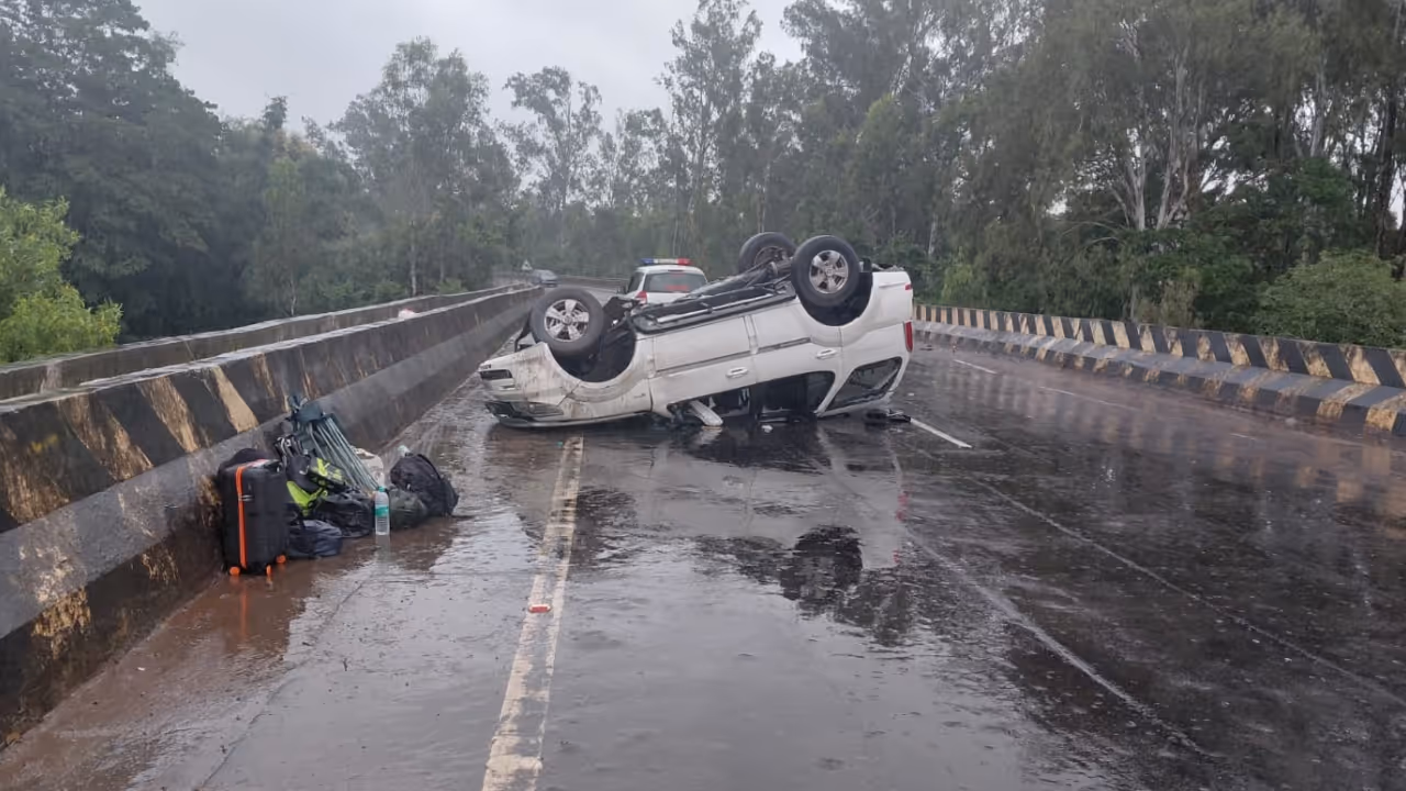 Bengaluru Friends Injured After Car Overturns In Shivamogga Bengaluru Friends Injured After Car Overturns In Shivamogga