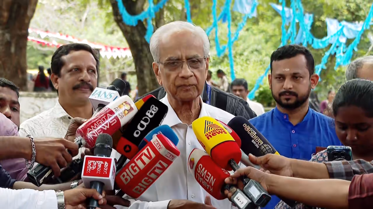 k jayakumar sabarimala gold crown not missing says devaswom president k jayakumar k jayakumar sabarimala gold crown not missing says devaswom president k jayakumar