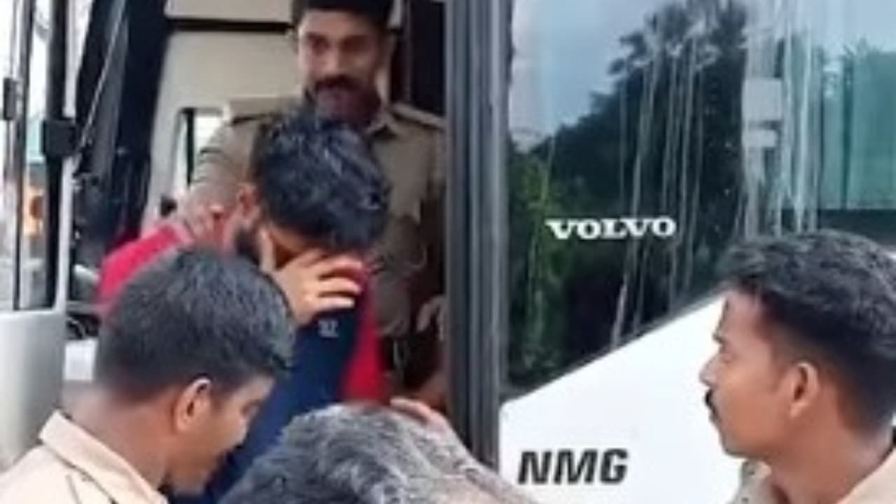 Kerala Excise Arrests Man Smuggling MDMA In Bengaluru Trivandrum Volvo Bus Kerala Excise Arrests Man Smuggling MDMA In Bengaluru Trivandrum Volvo Bus