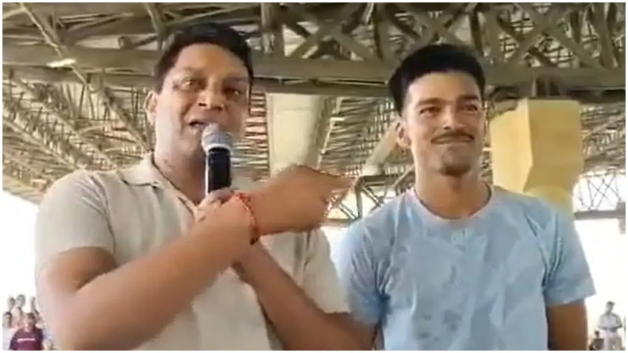 father and son cracked constable exam