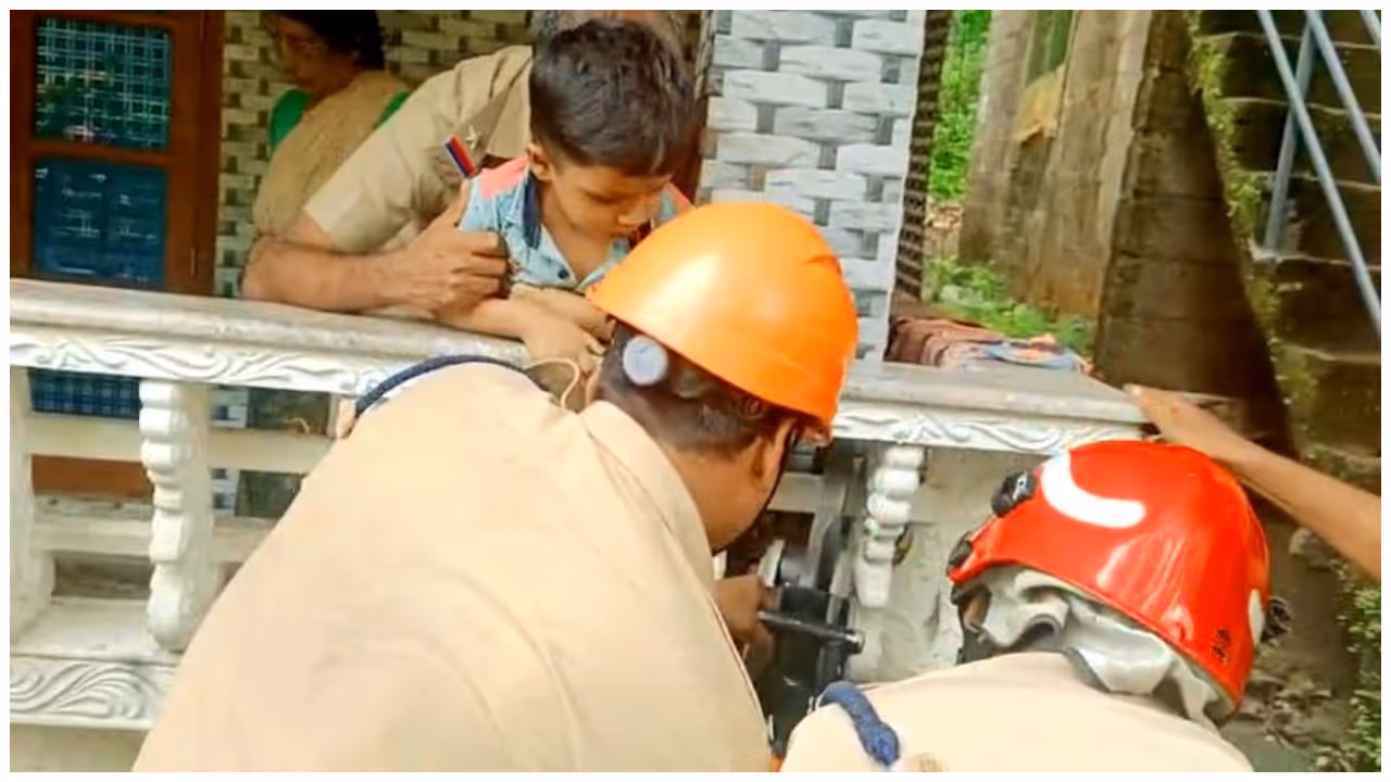 child leg trapped child leg trapped