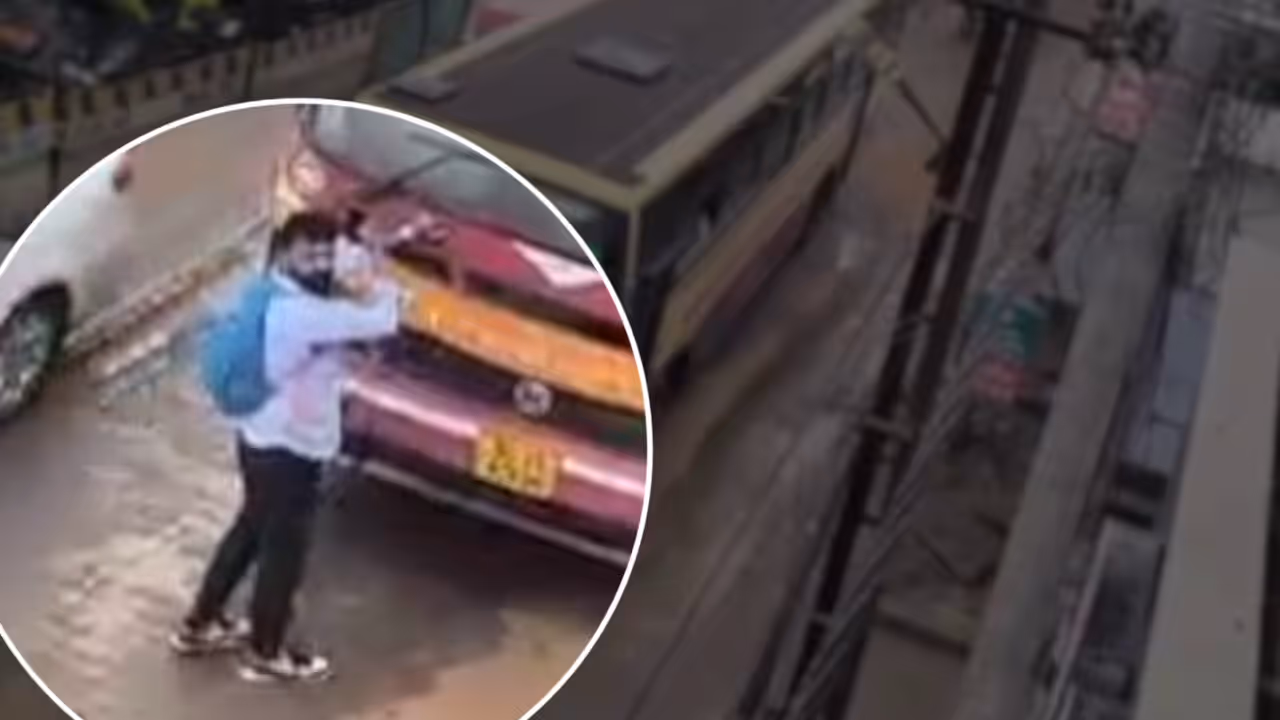 KSRTC Bus Blocked by Student KSRTC Bus Blocked by Student