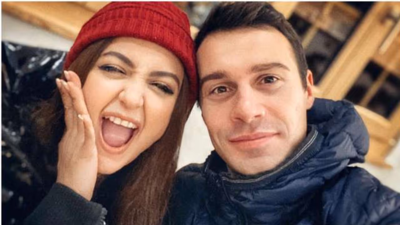 Monali Thakur Monali Thakur