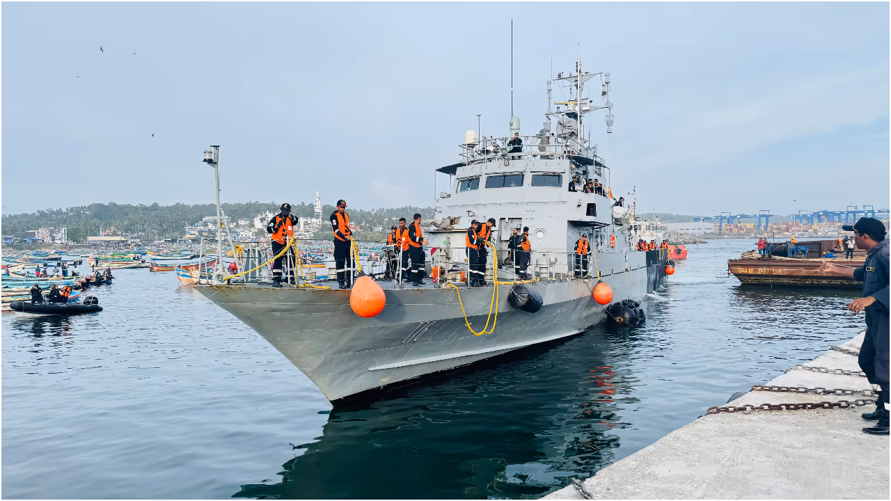 INS Kabra in Vizhinjam Port INS Kabra in Vizhinjam Port