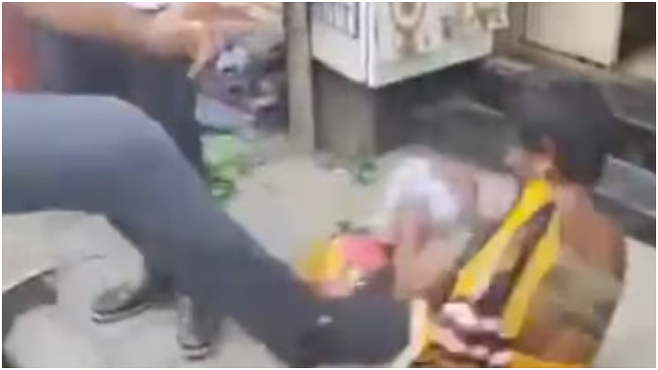 Bengaluru saree theft incident